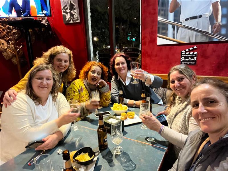 Patisukiya's tweet photo. @RadioEscolarVLL Ayer después de montar entre tod@s , el importante día de hoy ..algunas nos fuimos a celebrarlo... Hoy más!!!! https://t.co/7Ub1v6TcnK