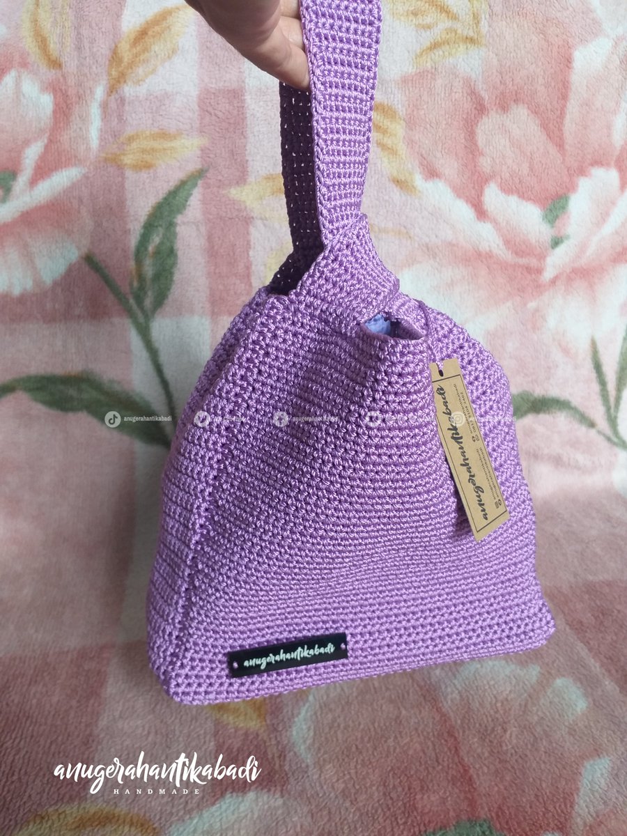 A3_Crochet's tweet photo. Alhamdulillah..done , dgn versi ungu nya
Terima kasih custom Knot Bag nya mBak , produk perdana model kecè ini
Semoga suka & bermanfaat yaa
Cuszz to Bekasi
Dim : 22x10x20cm
Mat : Poly
#tasrajut
#knotbag
#tasrajutknotbag
#tasrajutpolyester
#anugerahantikabadi
#UMKMindonesia https://t.co/zhtjrUNgOu