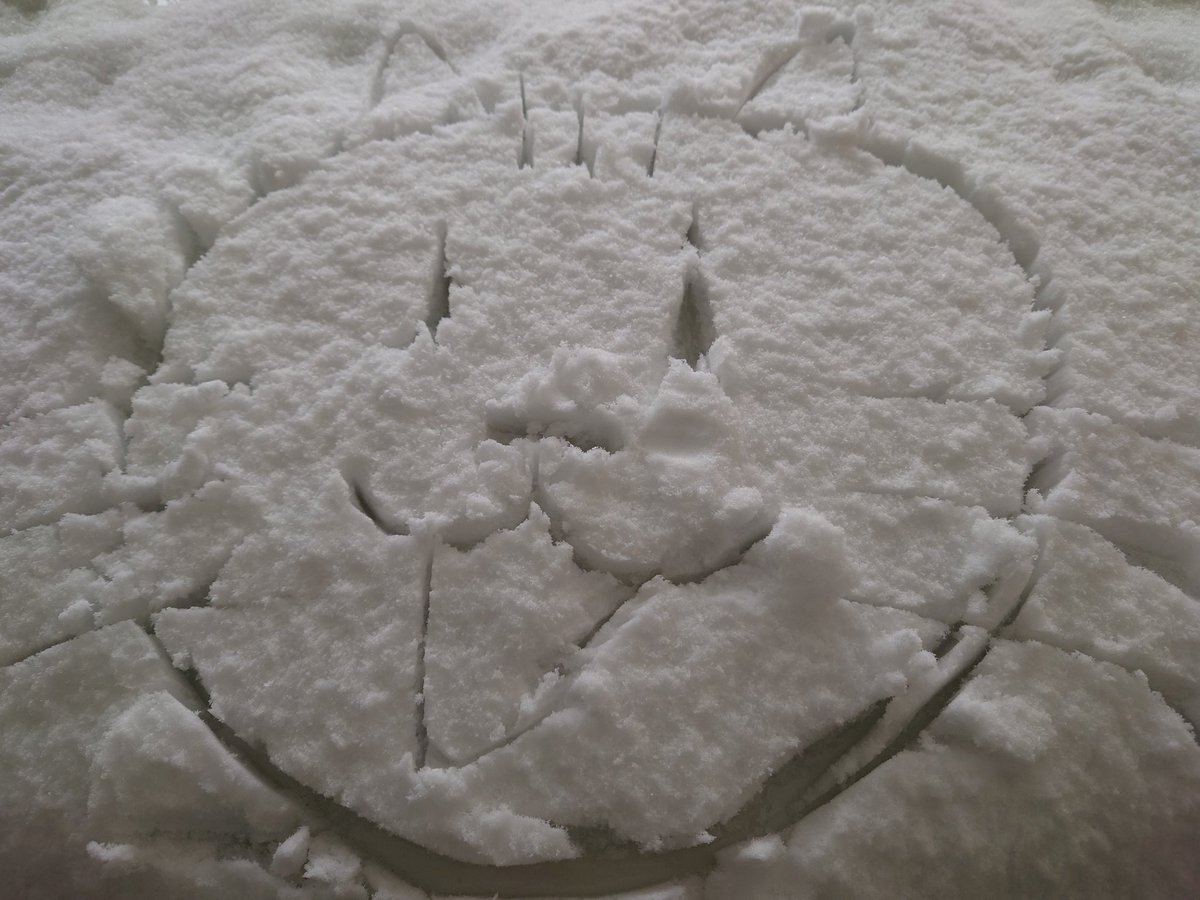 leontoissho's tweet photo. どうしてもやりたかった憧れてたボンネットにSEA雪アート！(真似っ子ごめんなさい🙏)
できたぁー✨⛄️❅
(クオリティには触れないでください🤣)
 #SEAアート  #SHOWROOM  #SEAROOM https://t.co/DSS2S6OOW1