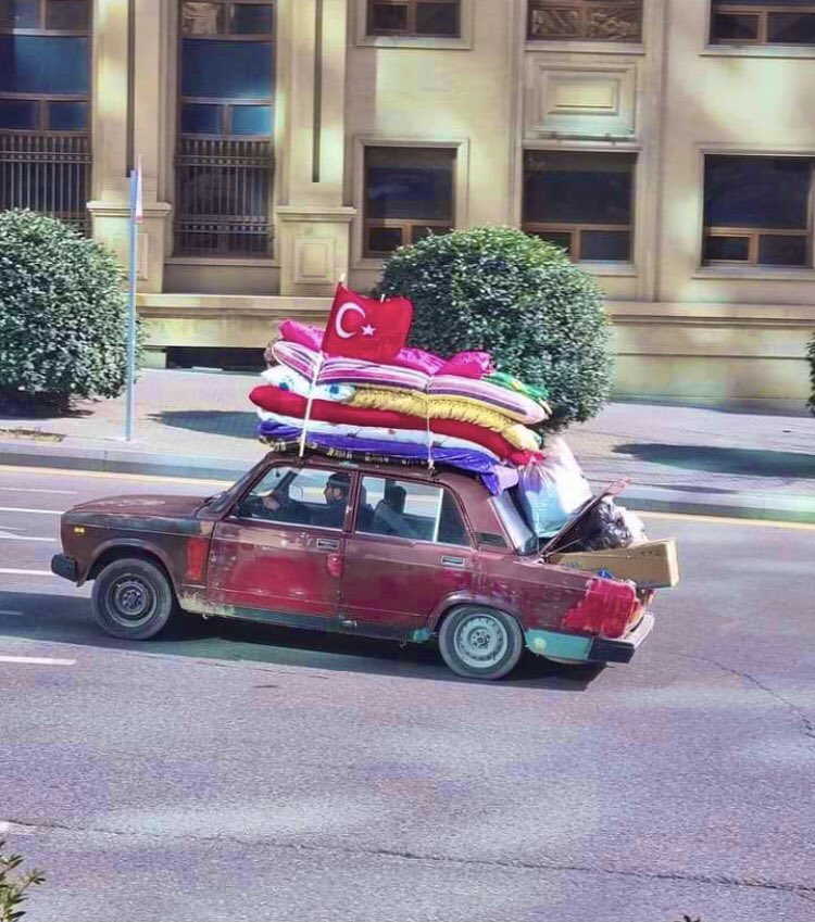 Allah hiç tanımadığınız insanları size yardımcı kılar. Bu böyledir.