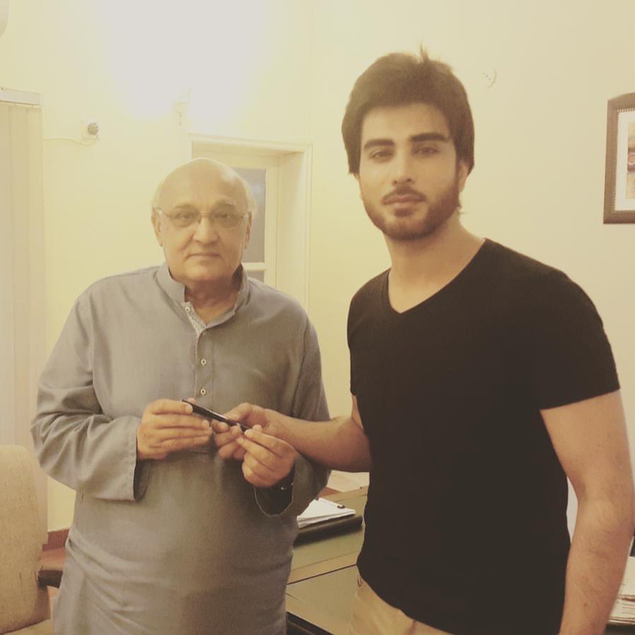 ImranAbbas's tweet photo. End of an era. Amjad Islam Amjad Sahab is no more. Today is the saddest day for Urdu poetry. Inna Lillahe wa Inna elehe Rajeoon. https://t.co/kyrTYMU6TC