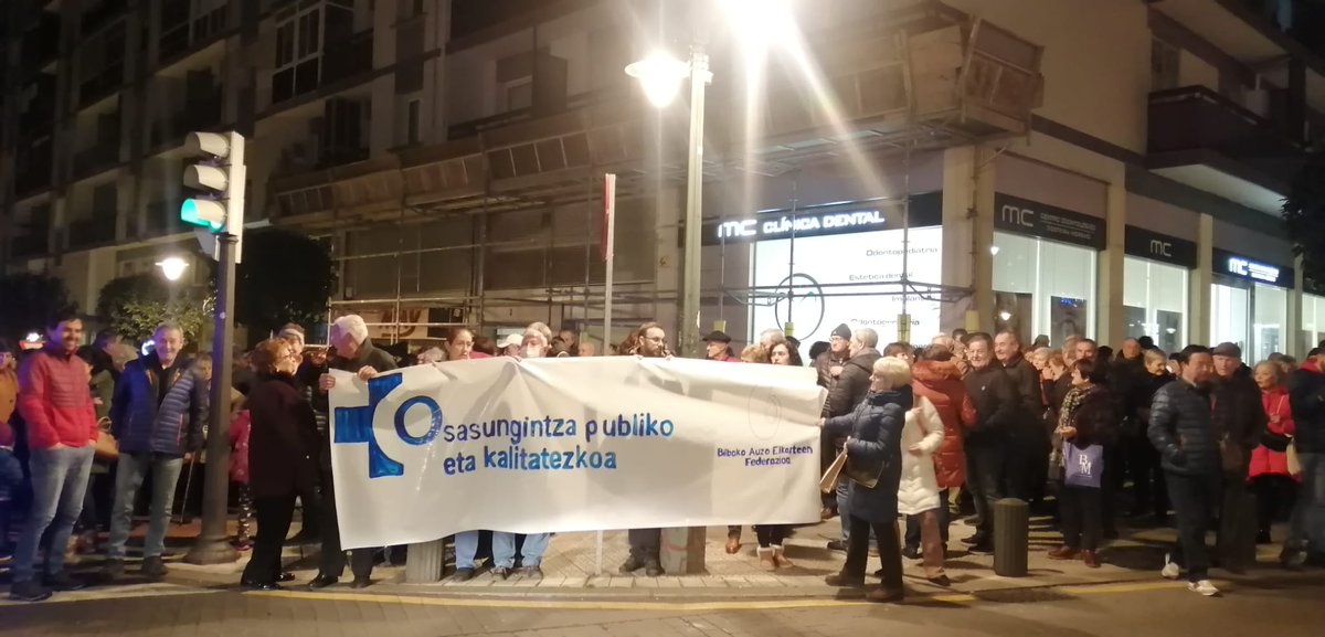 Atzo arratsaldean #Bilbo-n hiritarrek osasungintza publiko eta kalitatezkoa eskatu zuten.
Oinarrizko zerbitzu honen etorkizuna berma dezagun! Gure altxorra da!

#OsakidetzaBorrokan