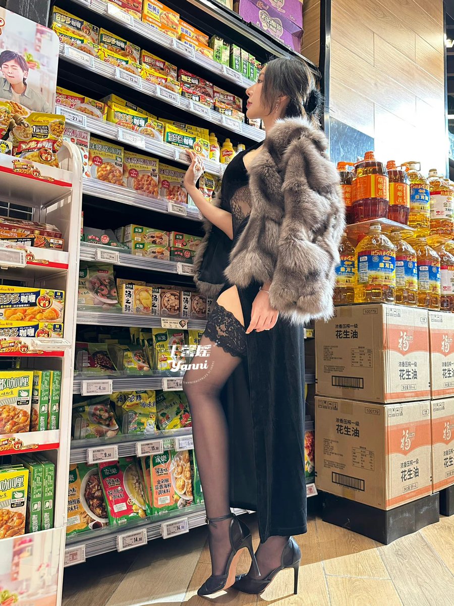 借我88元买草莓 到时候还你脖子上
#涞觅润丝 #长腿美女 https://t.co/KrkSl1GPeJ