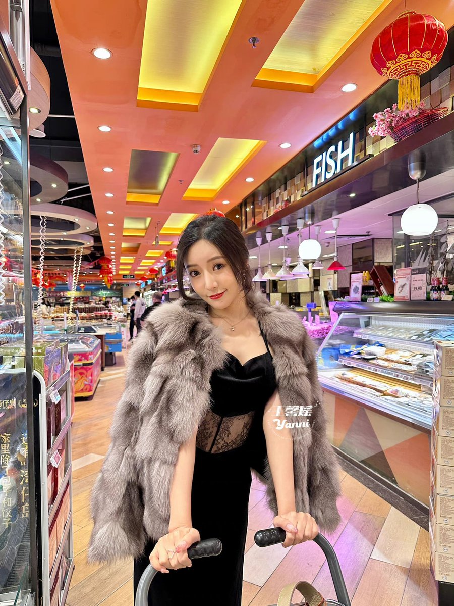 借我88元买草莓 到时候还你脖子上
#涞觅润丝 #长腿美女 https://t.co/KrkSl1GPeJ
