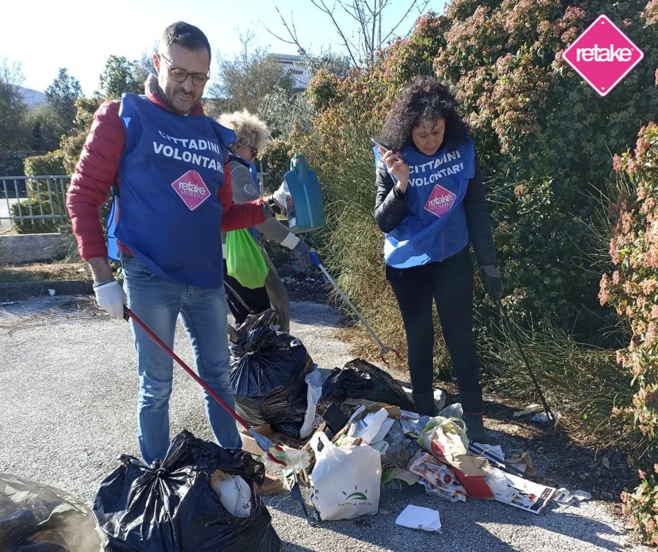 Retake_Roma's tweet photo. Fare #Retake vuol dire riportare bellezza laddove c'era incuria e degrado. Vuol dire un parco verde e curato, un sentiero senza rifiuti. Unisciti a noi, trova il gruppo più vicino a te: https://t.co/8cKnlwoSOi #volontariato #Roma #RetakeRoma #rifiuti #febbraio https://t.co/yXEouQF1mG
