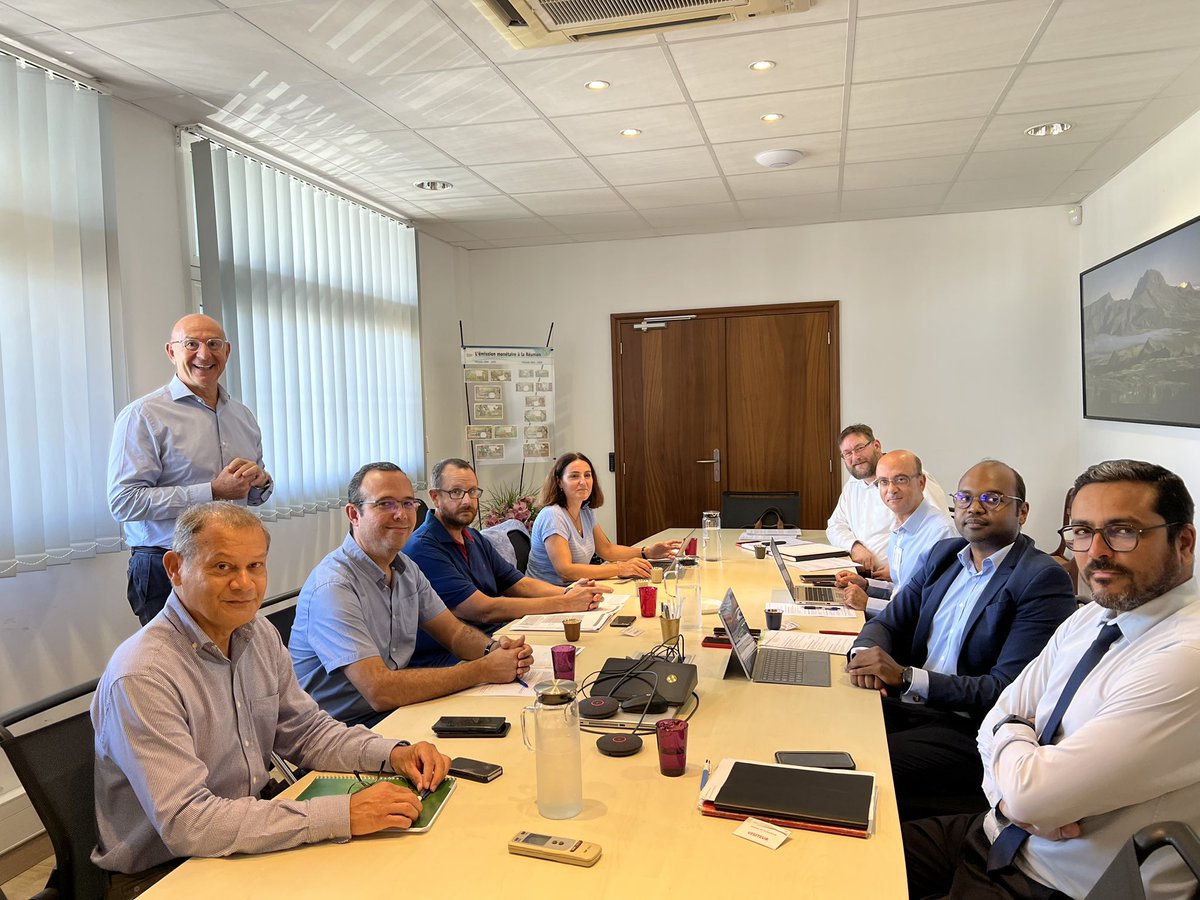 PhLaCognata's tweet image. Le #CODEFI au travail dans les locaux de l’#IEDOM pour aider les entreprises en difficulté à trouver des solutions.