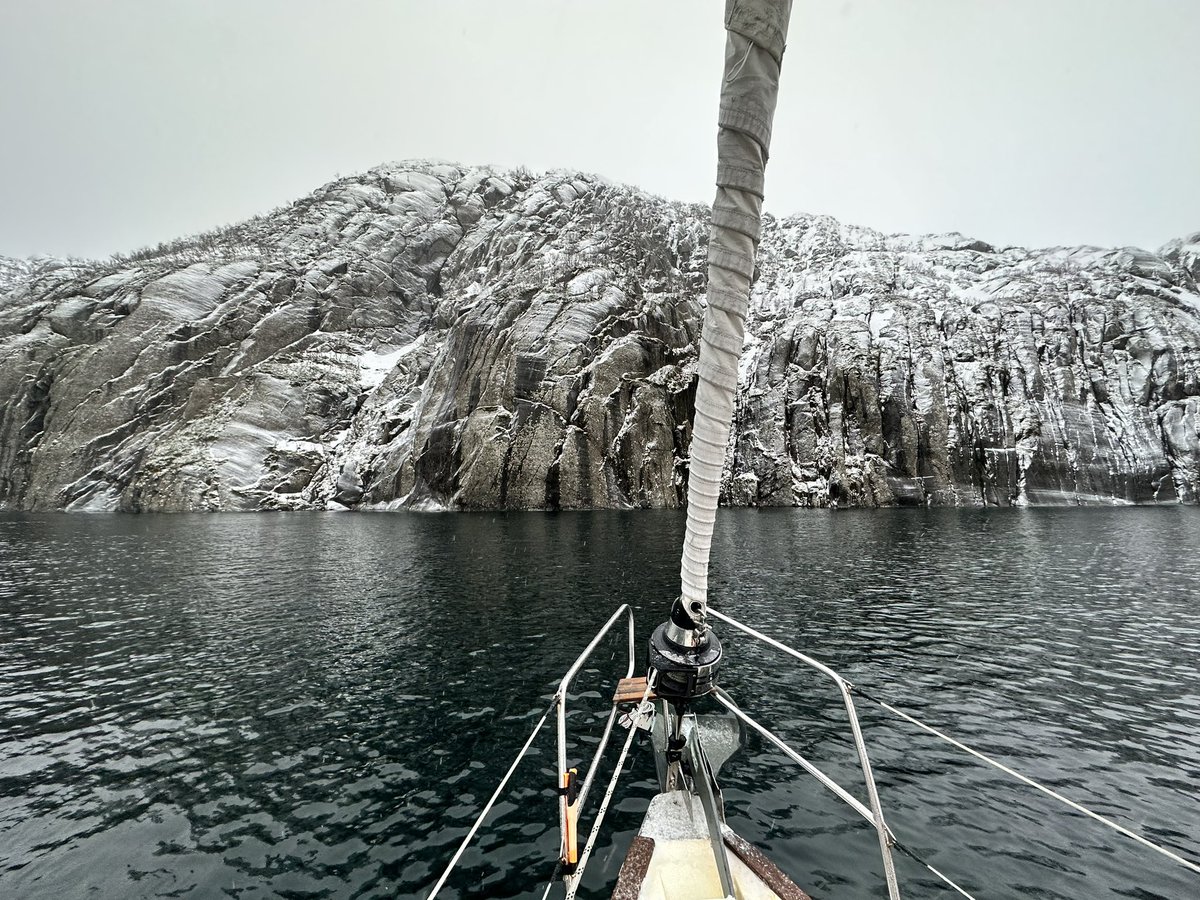 Looks like we will have to shovel before setting sales… ❄️

#VisitNorway