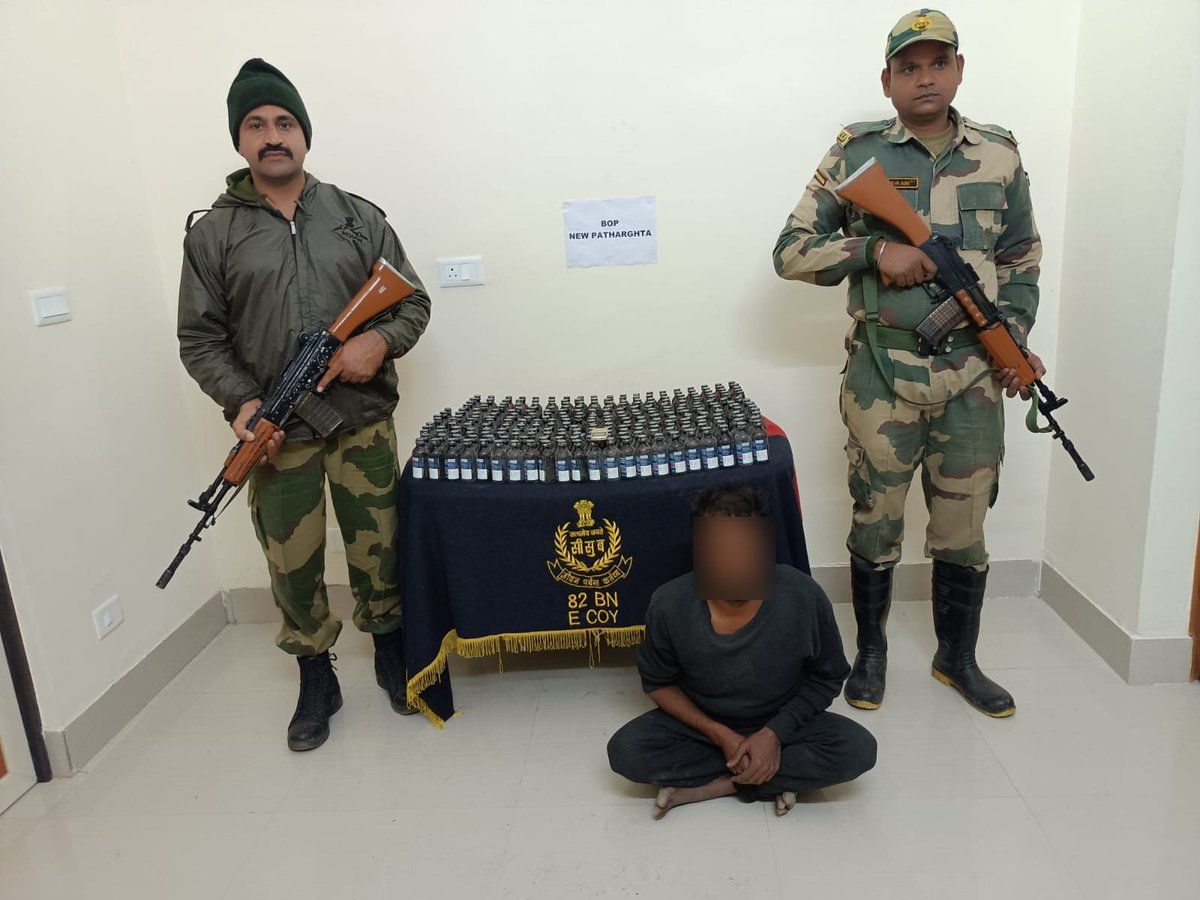 Our force #AlertBSF pride of nation. Both Pics of #India #Bangladesh border where smugglers arrested with contraband substances. #BSF_FoiledSmuggling #IndoBangladeshBorder #TeJran #UPInvestorsSummit #VashInCinemas
#OPPOReno8TonFlipkart #ISRO #TeJran