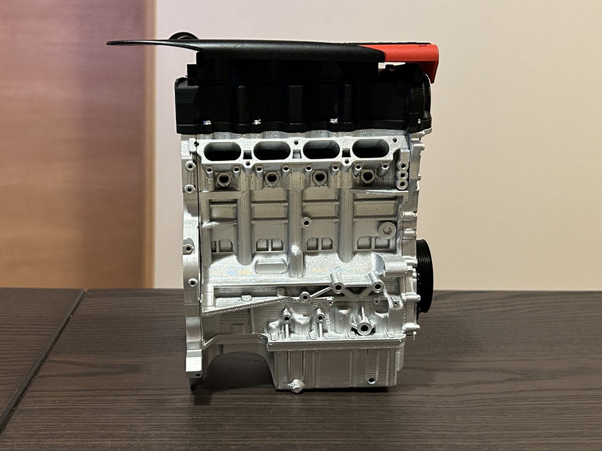 Graphite_One's tweet photo. 手作りのため、ブロック表面にプリント層が見える、エンジンカバーの塗装がゴミ噛みをしている、といった粗い部分もあります。そのため大手の既製品のような品質は求めてはダメですね。品質どうこうより、ロマンや雰囲気を求める人向けだと思います
#FL5 #FK8 #civictyper #シビックタイプR #dbsWORKS https://t.co/gYzMMHEASl
