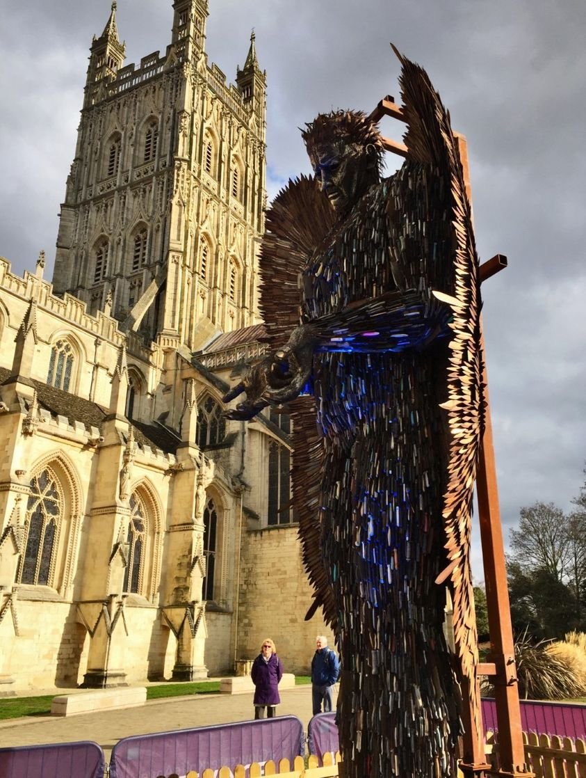 CampdenVicar's tweet photo. Knife Angel: in the winter sun outside Gloucester Cathedral - a symbol of hope and pain - beauty and horror.
https://t.co/YNIDbck11w
@GlosCathedral @GlosDioc @gamingcurate @danadelap #VaCE https://t.co/wYAYaxtiGn