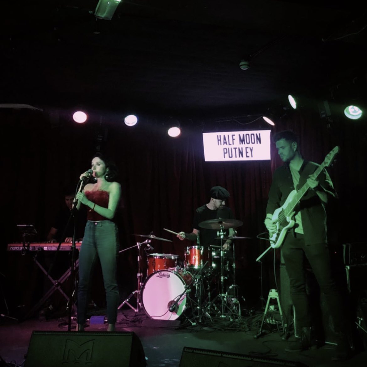 Bessie Deakin (@bessiedeakin_) on Twitter photo Brilliant evening as always <a href="/HalfmoonPutney/">The Half Moon Putney</a> always a privilege to be on that stage 🤍🌙🦩 Brilliant evening as always <a href="/HalfmoonPutney/">The Half Moon Putney</a> always a privilege to be on that stage 🤍🌙🦩