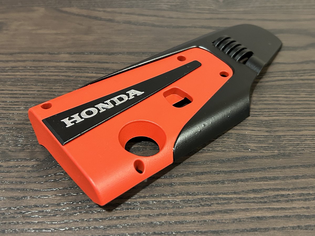 Graphite_One's tweet photo. 手作りのため、ブロック表面にプリント層が見える、エンジンカバーの塗装がゴミ噛みをしている、といった粗い部分もあります。そのため大手の既製品のような品質は求めてはダメですね。品質どうこうより、ロマンや雰囲気を求める人向けだと思います
#FL5 #FK8 #civictyper #シビックタイプR #dbsWORKS https://t.co/gYzMMHEASl