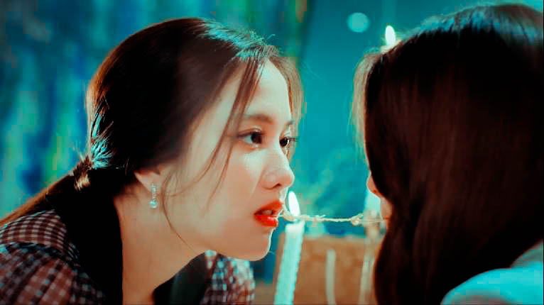 HotAttraction10's tweet photo. S: her and lighter sets screen on fire
M: her teasing sam 

#ฟรีนเบค  #ทฤษฎีสีชมพู #GAPyuri #gaptheseriesep  #MONSAM https://t.co/12gzRZArql