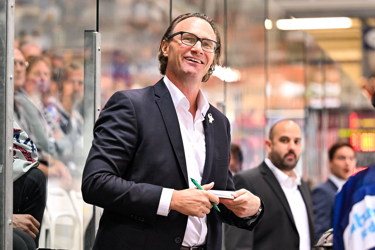 roosters_hockey's tweet photo. Der Verkündungs-Freitag ist zurück - und wie: Headcoach Greg Poss verlängert seinen Vertrag bei den Iserlohn Roosters um zwei Jahre!

✒️ https://t.co/N20cmrkIeL

#nurderIEC https://t.co/sQmYrSBsuH
