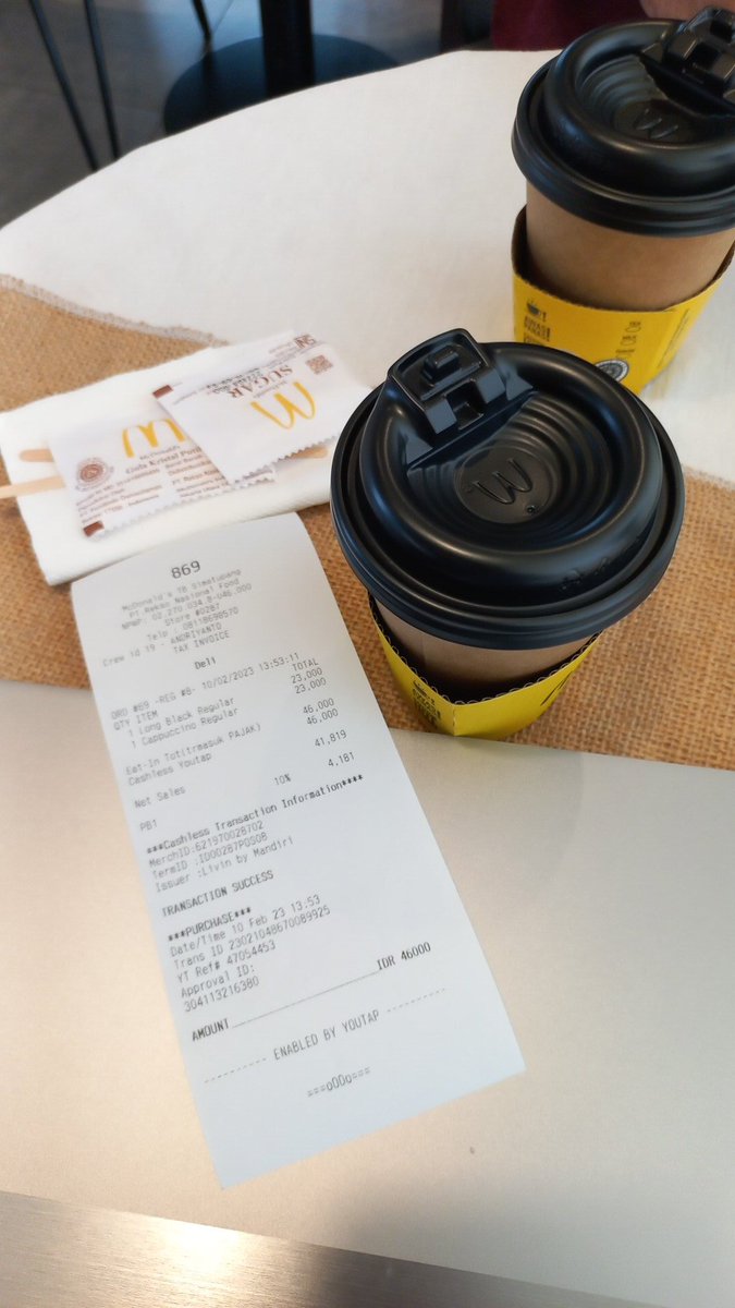 lukmanAW's tweet photo. Pelayanan terburuk dari semua coffee shop yang pernah gw datengin di jakarta. Gw mesen di kasir iced cappuccino malah di tulis hot dan gw udah duduk 20 menit sama barista mereka ga dibikinin ternyata malah asik ketawa-ketawa sesama mereka @McCafe @IndonesiaMcd @McDonalds_ID https://t.co/kkeSVse6Ze