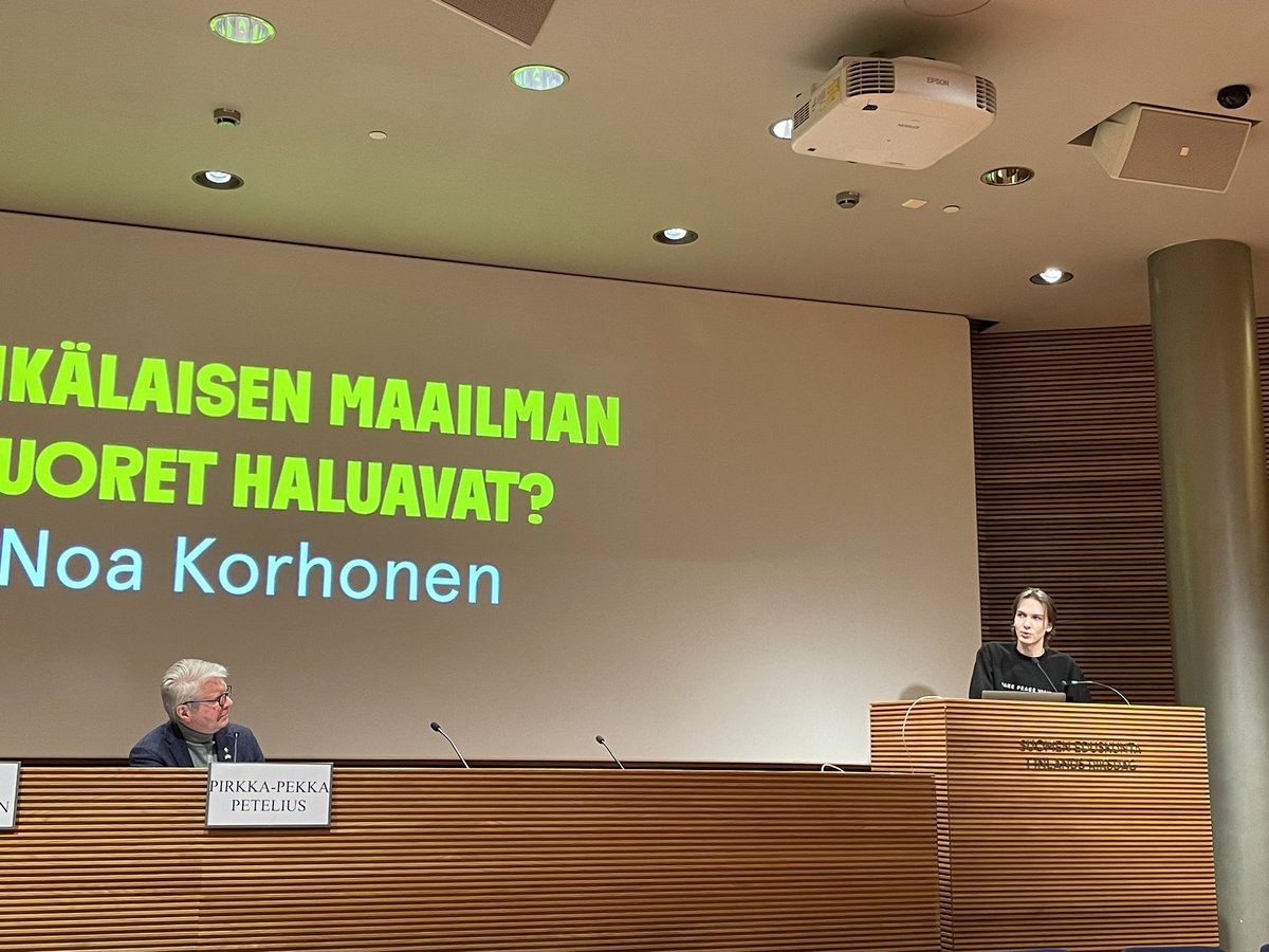 swheimo's tweet photo. Äänessä eduskunnassa jyväskyläinen Noa Korhonen, jonka elämä muuttui ensimmäisen kerran, kun allekirjoittanut lähti JYPistä kohulla kesken kauden ja toisen kerran, kun lähti @GutsyCollective projektiin. Toivottavasti jälkimmäinen muutti elämää enemmän parempaan suuntaan. 😅 https://t.co/5eptVdUPW5
