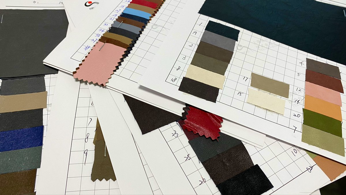 casane_official's tweet photo. エコレザーのスカートを制作中です!
同じエコレザーでもシボ感やツヤがそれぞれ違うので完成した形を想像して選んでいます。
CASANEはそれにプラスして着用した時に足の可動域やストレスフリーを考慮し、ストレッチ1%の差までこだわり妥協しません。
#カサネ #CASANE https://t.co/jrNMdjsRox
