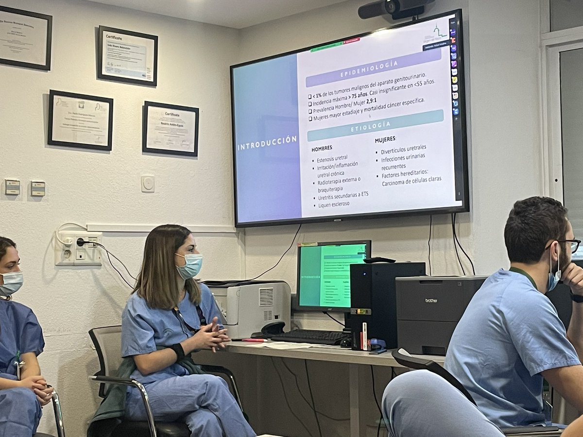 Continuamos con nuestras sesiones clínicas de la mano de @LimoNadia_ nuestra R1 de #Urologia , revisando la literatura sobre el carcinoma uretral primario, a propósito de un caso valorado en nuestro servicio. <a href="/HospitalUVRocio/">Hospital Universitario Virgen del Rocío</a> #somosHUVR