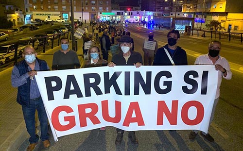 _ElObservador_'s tweet photo. Hoy a las 17:30 h los vecinos de La Princesa se concentran en el depósito de la Grúa para reclamar el parking subterráneo y el parque en superficie que el Ayuntamiento les prometió en 2020 y del que no hay ni proyecto
https://t.co/e1JJre7aYK https://t.co/uLavvsRYip