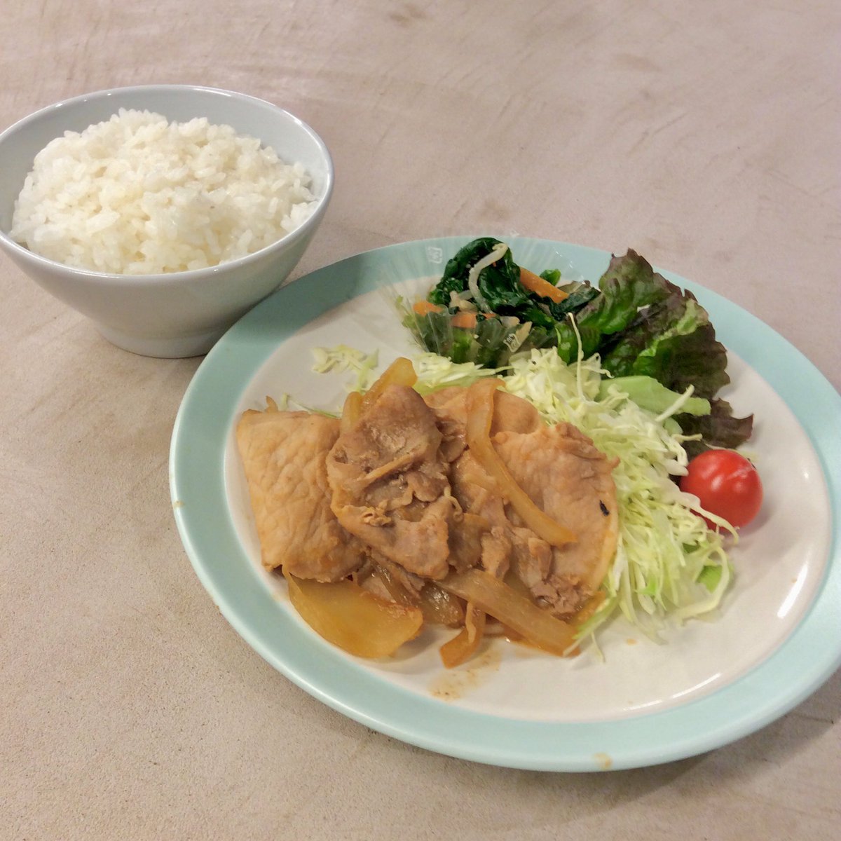 arbo_kitchen's tweet photo. 本日のメニューはしょうが焼きです😊

お肉が柔らかく、お子さんでもパクパクと食べられます✨

#こども食堂
#子ども食堂
#arbo_kitchen
#アルボキッチン 
#clasishome
#クラシスホーム
#クラシス
#clasis
#アルボ
#arbo https://t.co/xbzRluYvqA