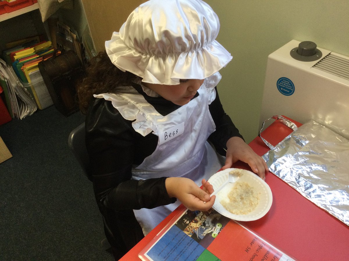ParkViewPV's tweet photo. 5H experiencing life in a Victorian classroom for the day #PVHistory https://t.co/qxqWS47HN2