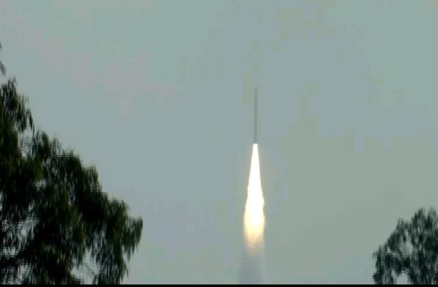 punjabkesari's tweet photo. ISRO ने रचा नया कीर्तिमान, देश के सबसे छोटे रॉकेट SSLV-D2 की सफल लॉन्चिंग
https://t.co/zqtKLKdAeO
#ISRO #SpaceCentre #SmallRocketSSLV-D2 #SatelliteEOS-07 #SSLVMission #NationalNews #इसरो https://t.co/8B6qQgAT3M