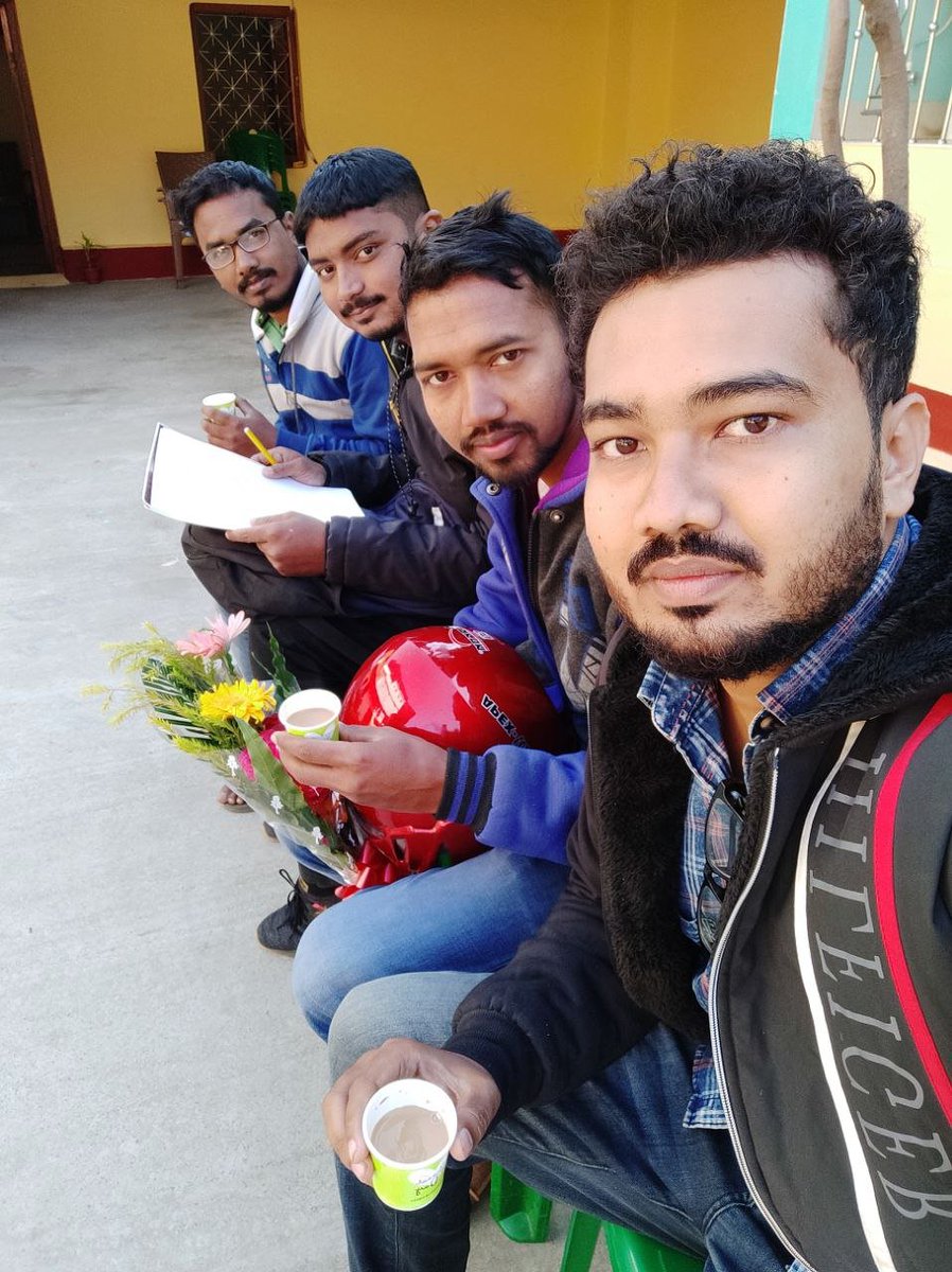 HIRENBERIA's tweet photo. #OESTAA ତରଫରୁ ମାନ୍ୟବର ଅର୍ଥ ମନ୍ତ୍ରୀ ଶ୍ରୀଯୁକ୍ତ ନିରଞ୍ଜନ ପୂଜାରୀ ଙ୍କୁ ଭେଟି ଧନ୍ୟବାଦ୍ ପତ୍ର ପ୍ରଦାନ କରିବା ସହ ପ୍ରାରମ୍ଭିକ ବିଦ୍ୟାଳୟ ଶିକ୍ଷକ ନିଯୁକ୍ତି ପାଇଁ ଅଧିକରୁ ଅଧିକ ମାତ୍ରାରେ ବଜେଟ୍ ର ବ୍ୟବସ୍ଥା କରିବା ପାଇଁ ଅନୁରୋଧ କରାଗଲା । 💐💐💐💐 @Naveen_Odisha @CMO_Odisha @MoSarkar5T @FdOdisha @SMEOdisha https://t.co/AwmXetApmh