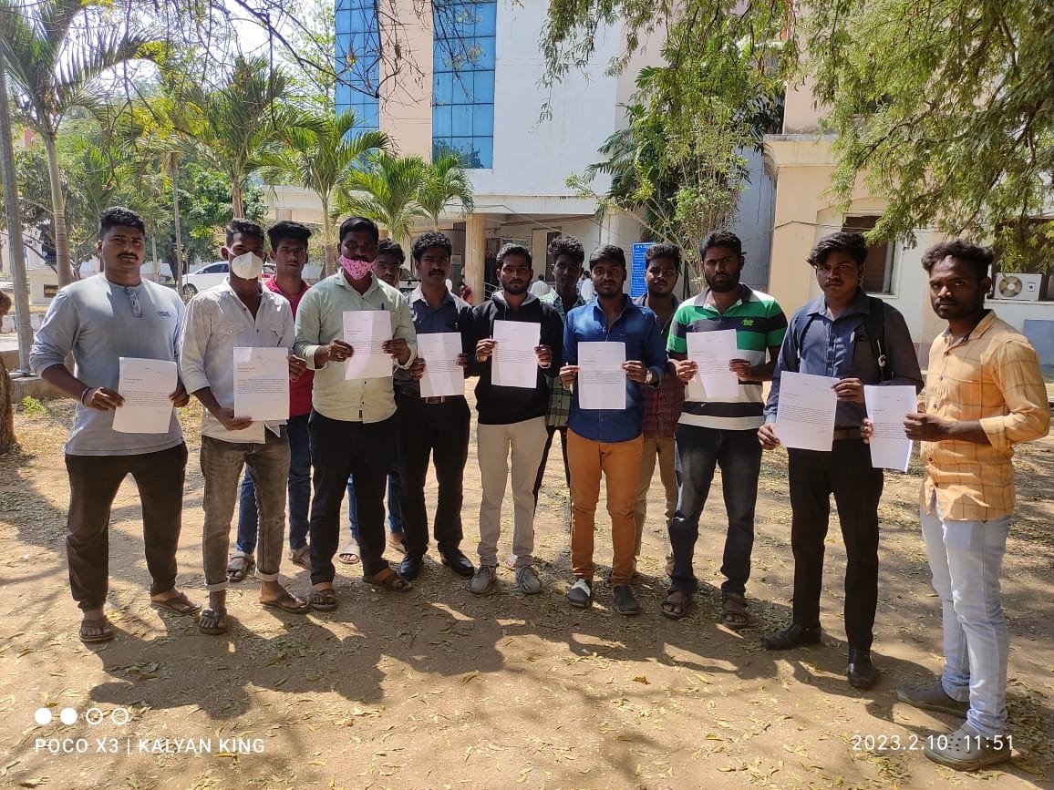 HcSubramanyam1's tweet photo. పోలిస్ cut-off మార్క్స్ 5% తగ్గించాలని చిత్తూరు collector గారికి వినతిపత్రం https://t.co/QLi35WELdr