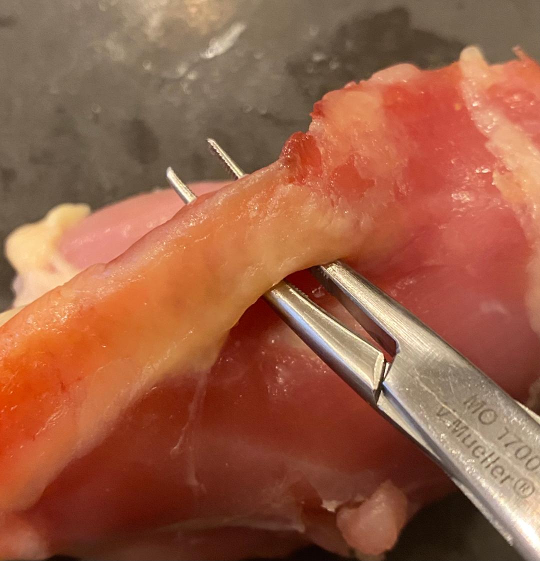 🧵for students and interns on some technical pointers regarding the clamping and ligating of tissues during surgical cases.

(1/ )