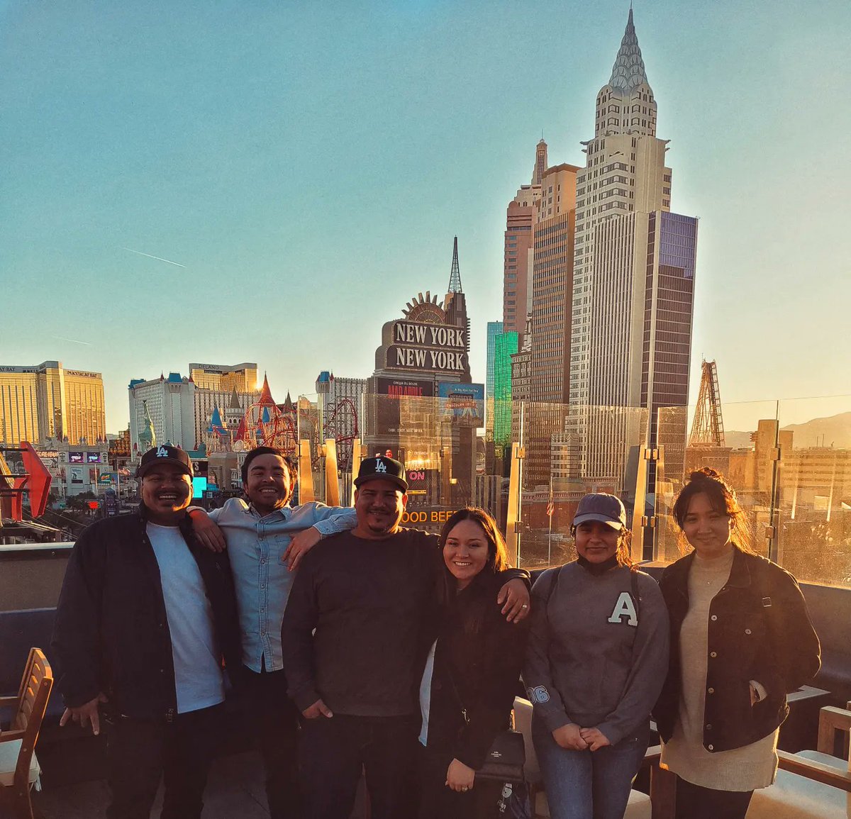 worsttourguide's tweet photo. My tour group today took my Vegas Strip tour two years ago. Returned for Seconds! #Vegas https://t.co/m0ZF30swdx