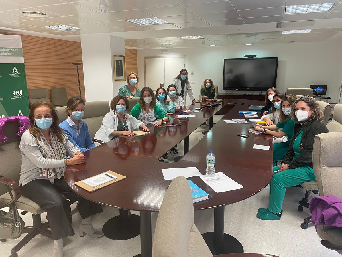 HospitalJaen's tweet photo. 👶🏻 La Comisión de Lactancia suma nuevos profesionales con el fin de abarcar todos los ámbitos.

En ella se han analizado los puntos críticos y se han planteado acciones de mejora. El @HospitalJaen cuenta con la Guía de lactancia materna del Programa #BPSOHospitalJaen https://t.co/3Ld1bNjZcL