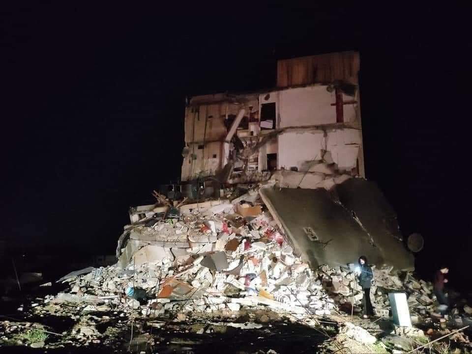 derradjihafid's tweet photo. مخطئ من يعتقد أن سورية الجريحة اليوم هي سورية النظام أو المعارضة، بل هي بالنسبة إلينا،  سورية الأمة و الدولة والشعب والحضارة والعلوم والأصالة والعراقة، والتاريخ والماضي والحاضر والمستقبل. 
سورية هي سورية وفقط، كل لا يتجزأ ، لا يمكن تصنيفها أو اختزالها ، ولا تقسيمها أو تقزيمها. https://t.co/XMknx0BFMt