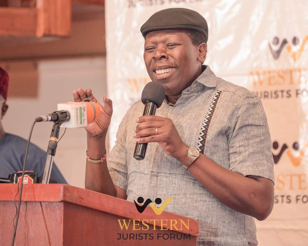 Soldiers, let us settle this battle.

Who is the Mulambe/Luyha Nation Kingpin?

Like ❤️ For Musalia Mudavadi
Retweet 🔁 For Eugene Wamalwa