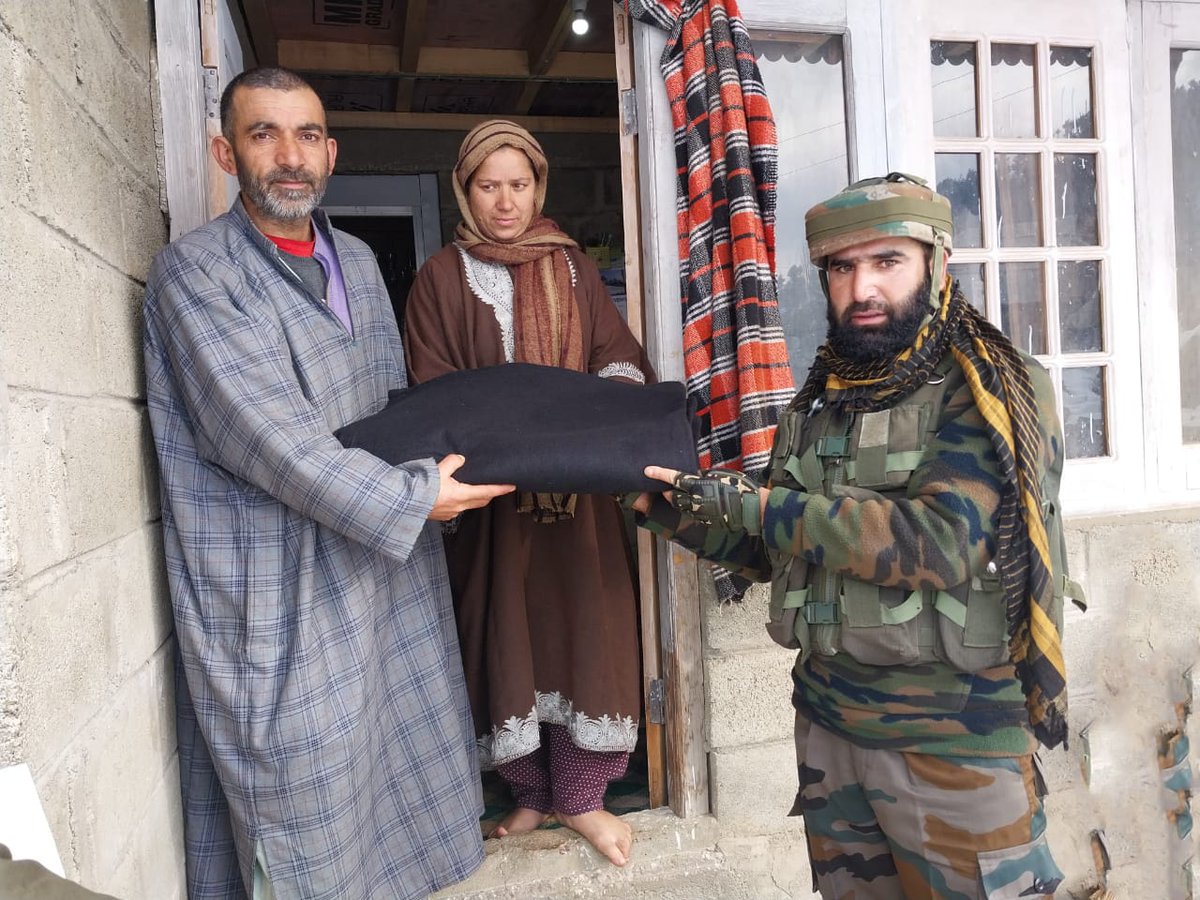 REDCOCK72's tweet photo. #ArmySavesKashmirLives https://t.co/QrCqFs5xqJ