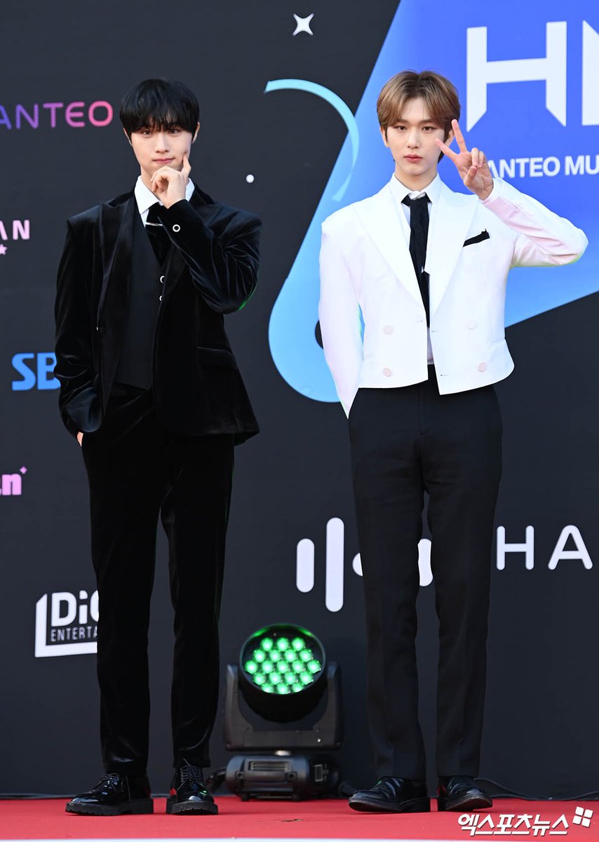 1OO5HW's tweet image. CIX 현석-이펙스 백승 '한터뮤직어워즈 MC'
🔗 naver.me/FGeKo1g8

CIX 현석-이펙스 백승, 한터뮤직어워즈2022 MC 호흡
🔗 naver.me/GqsZBqA0

현석-백승 '한터뮤직어워즈 2MC'
🔗 naver.me/5rMlsK2m

이펙스 백승 '청순'
🔗 naver.me/G2VLUOhK