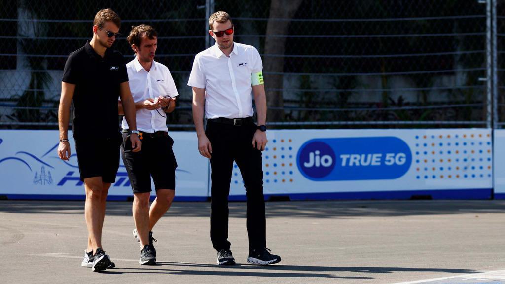 venkatmandala's tweet photo. India’s fastest network @reliancejio ‘s #JioTrue5G meets India’s fastest event #GreenkoHyderabadEPrix⚡️
#RacePartner #HyderabadEPrix 
#Motorsport #racing #India #AceNxtGen @FIAFormulaE @GreenkoIndia @abtmotorsport 
#HyderabadEMotorShow2023 
#Hyderabad #Telangana https://t.co/3tRm85zEZ7