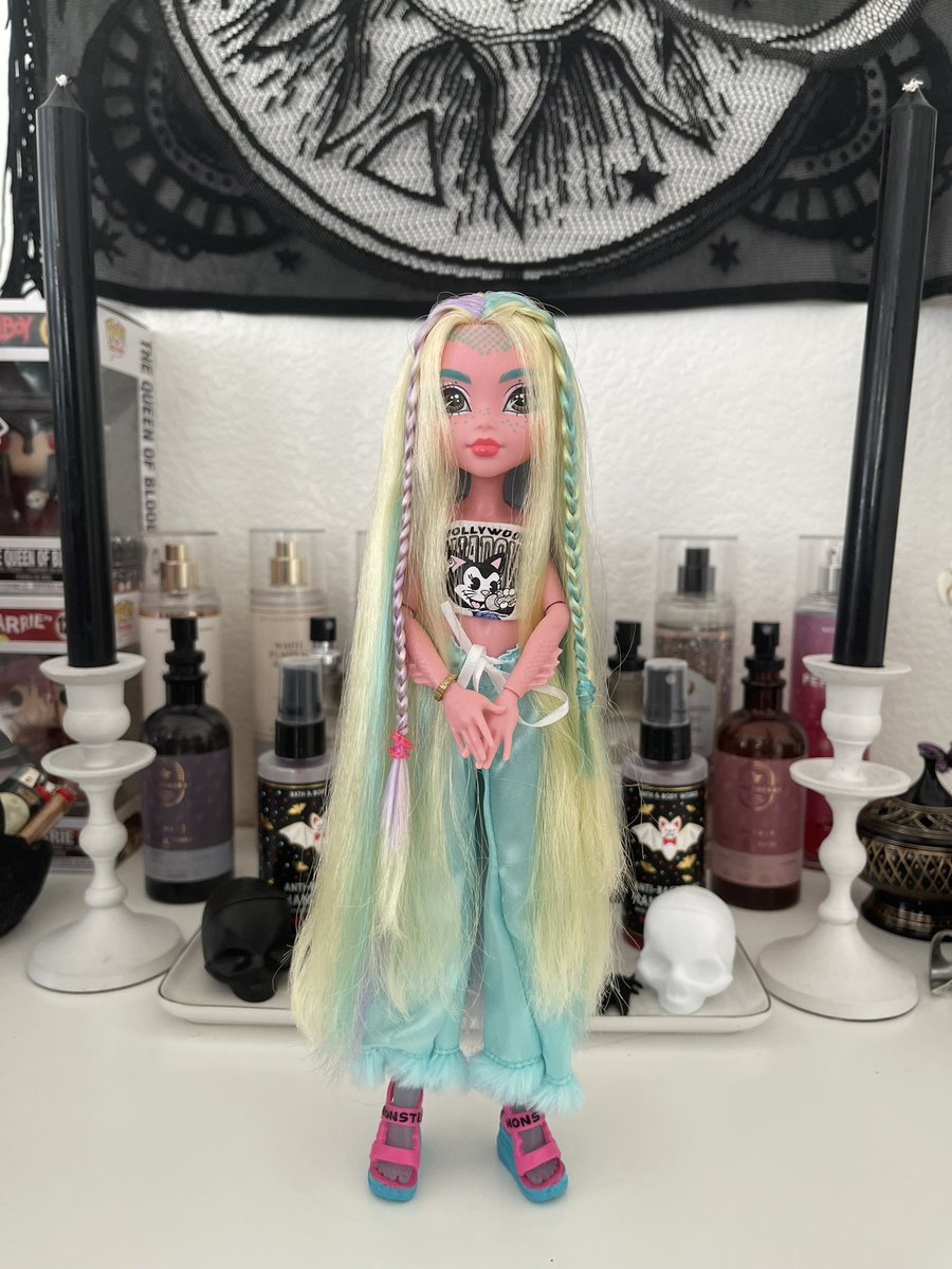 braybrayzz's tweet photo. @Clayton_1004 hehe #monterhigh #dollrestyle #lagoona #clawdeen #mhg3 #dolltwt https://t.co/Vsfjwsyoua