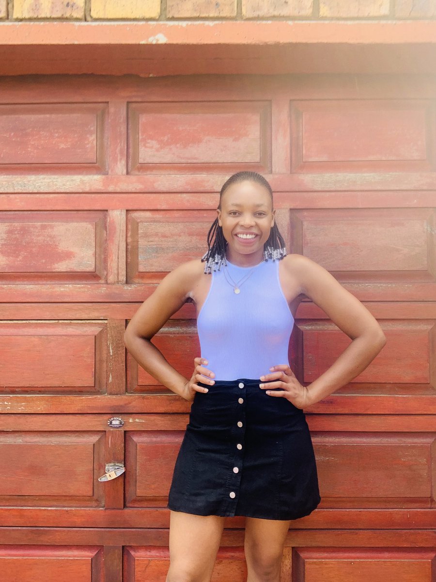 Momentious1's tweet photo. @lindo_ntusi AGE : 28
KIDS : 1 beautiful daughter 
RELATIONSHIP: Single still searching 🙈😝 https://t.co/a8G8GqnC71