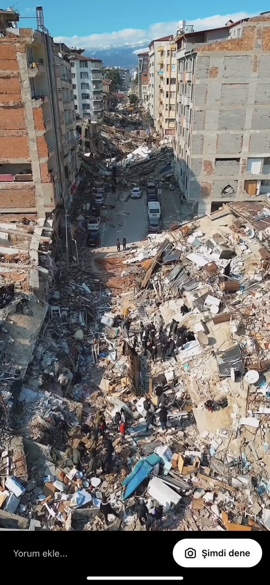 ilkcat's tweet photo. @erdogmuselif ailem bu sokaktan sağ çıktı sevdiğimiz herkesi bu sokaklara gömdük çok acı çekiyoruz Allah size yaşatmasın https://t.co/7fumz2JAST