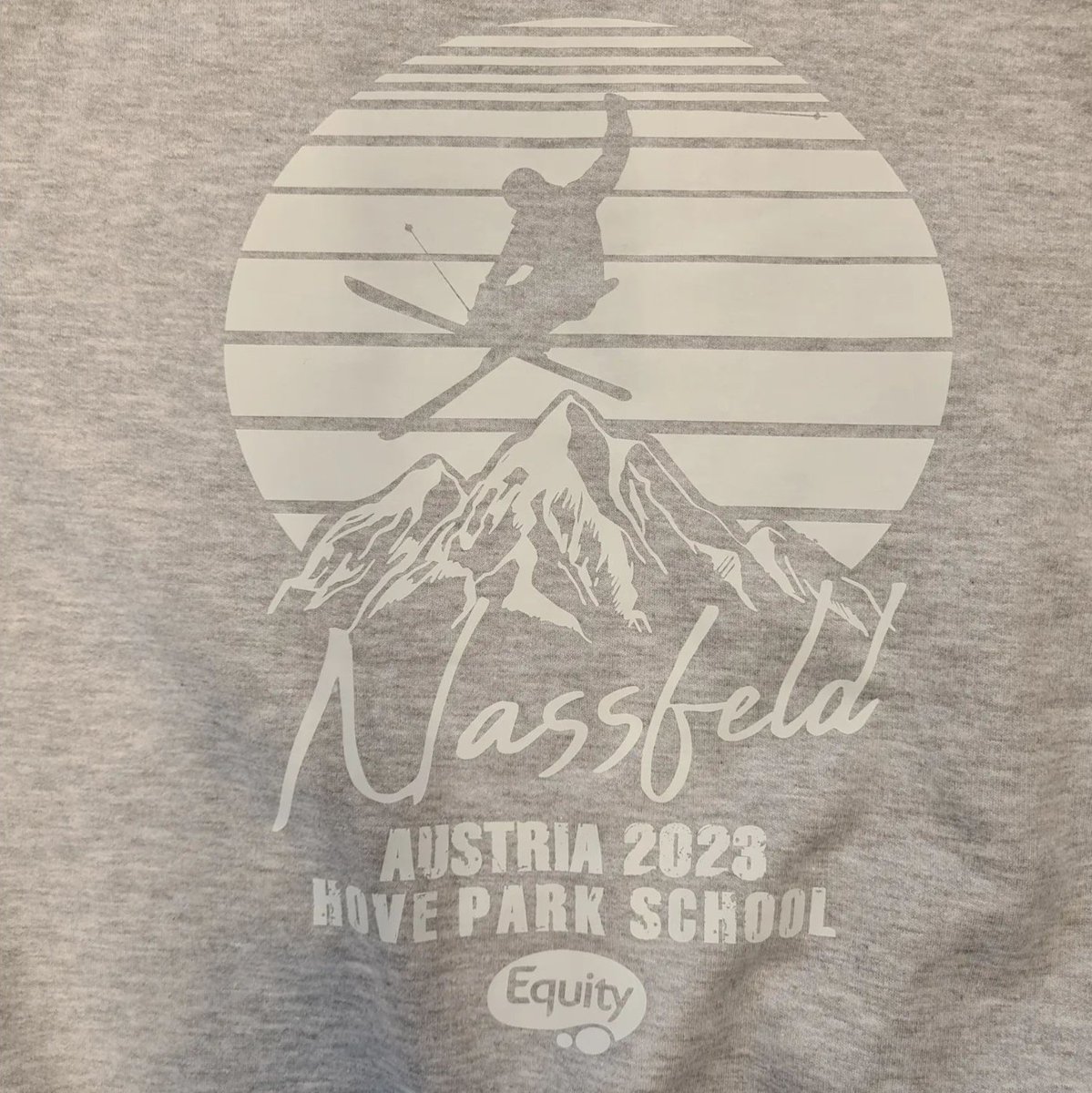 HpsHove's tweet photo. The Ski Trip is back after two years! Safe travels to the students and staff. Enjoy the piste! ⛷️⛷️⛷️ https://t.co/u4i4W4tKYY