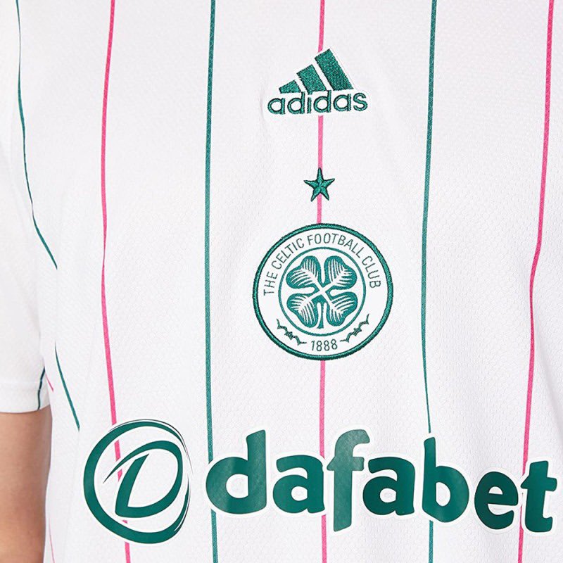 _PointDePenalty's tweet photo. Ce jolie maillot third du Celtic de la saison passée est en promo sur Espace des marques 🍀

Il revient à 39€ au lieu de 90€ et il est dispo en M,L et XL

Par ici 👉 https://t.co/hh43hPE8Lo https://t.co/DQCxYDIuEf