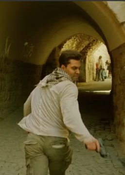 SRKzBruce's tweet photo. Nothing Just #Salmankhan Doing action scenes 😂😂😭 https://t.co/s6fSiCCZc3