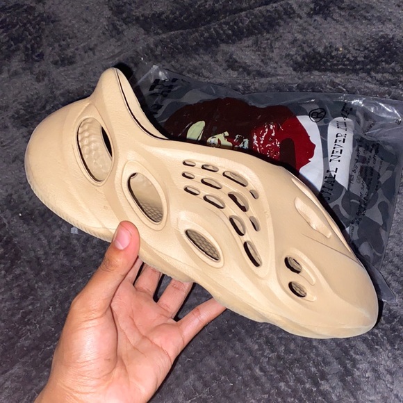 ErnEDITS's tweet photo. So good I had to share! Check out all the items I'm loving on @Poshmarkapp #poshmark #fashion #style #shopmycloset #yeezy #offwhite #moncler: https://t.co/MiUizY3fT9 https://t.co/RsNtFtU6Nw