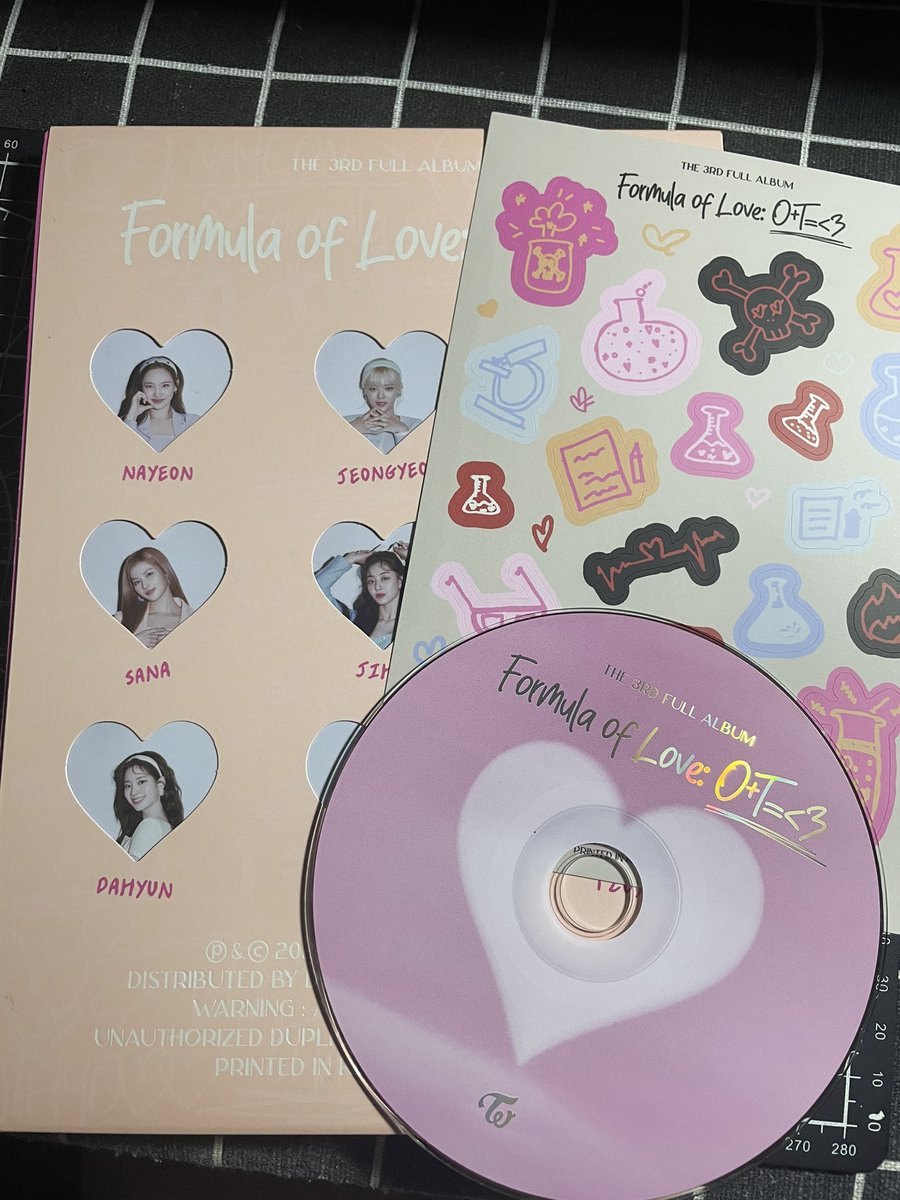 yujhaulz's tweet photo. 🗯🎱. . . ꒰ #yujsellz ꒱ 

✷ ive &amp; twice unsealed albums

     ⤷ onhand, tingi(see pics for inclu)
     ⤷ ₱ 80ea + pf
     ⤷ payo
🏁 reply or dm me ☻
           ⤷rcbyt

⌗ wts lfb ph ive love dive after like formula of love https://t.co/zzHuZN2Rbw