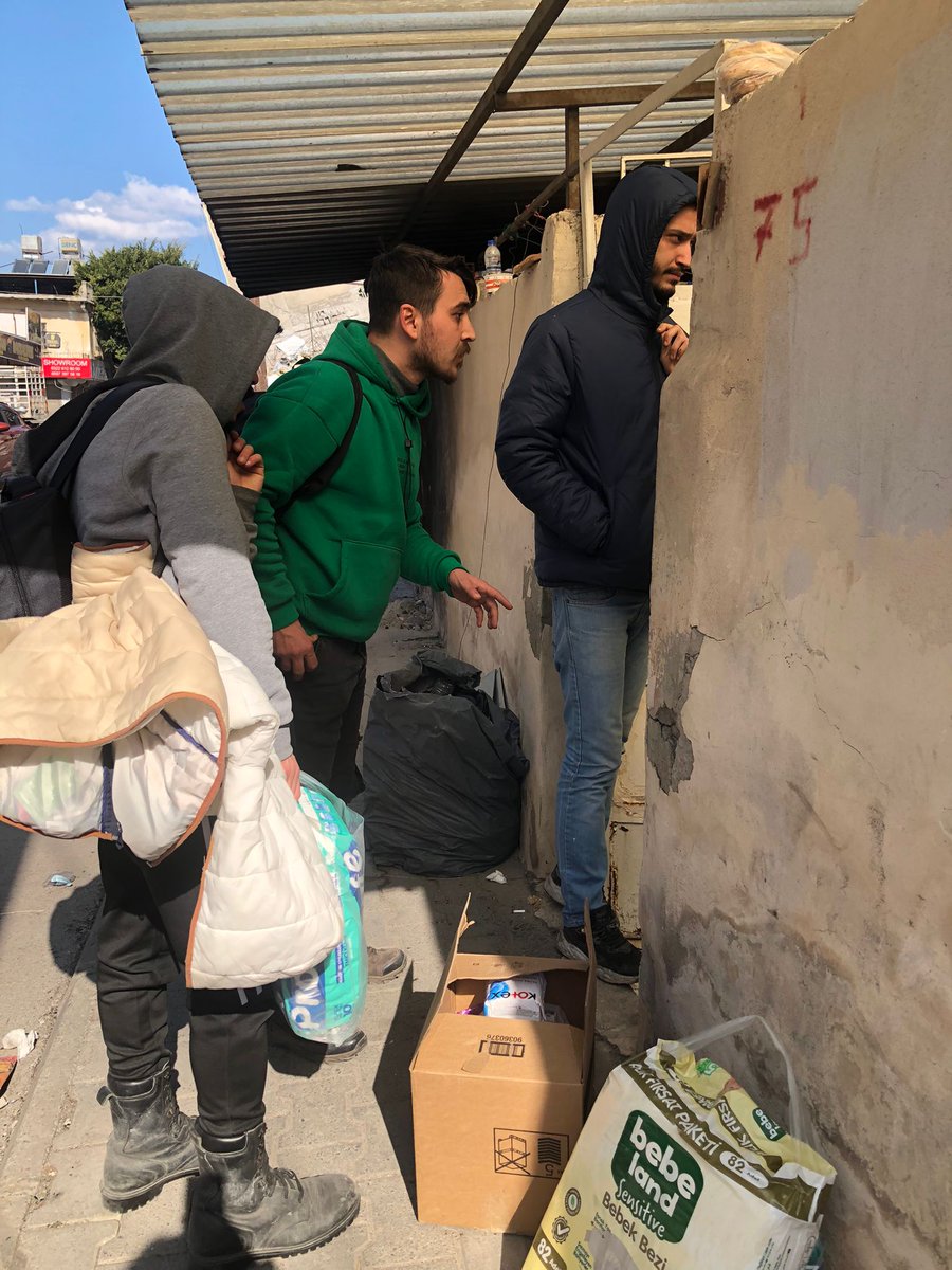 ieefder's tweet photo. Hatay'daki işitme engellilerle ilgilenen ekibimizden Ömer Işık ve Faruk Işık çalışmalarına devam etmektedir. 
Ömer Işık İrtibat No: 0534 693 17 47
Faruk Işık İrtibat No: 0536 070 59 78
#hatayiskenderun #AHBAP #isitmeengellilericintermalkamera #hatay #AFAD https://t.co/yYcEUupOpP
