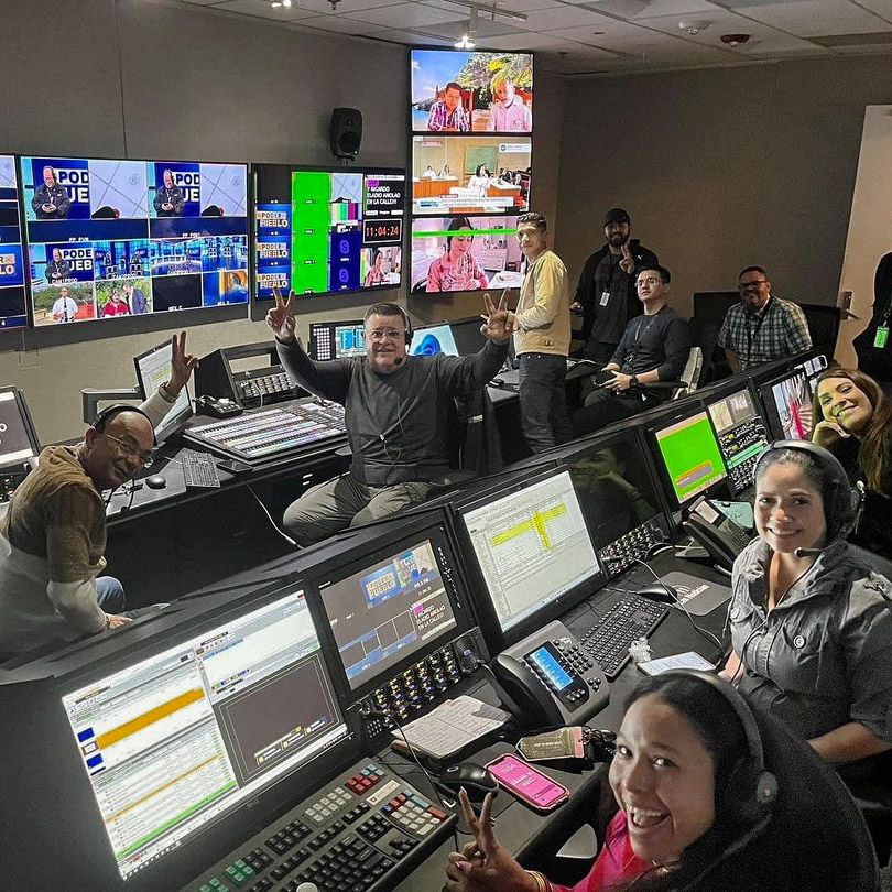 Avid's tweet photo. 📺 Teamwork at RGB Broadcast
📷 https://t.co/9BJ42YAJ1i
#inew #rgbbroadcast #teamwork #broadcast #controlroom #television #avid https://t.co/C4qFq4jkl9