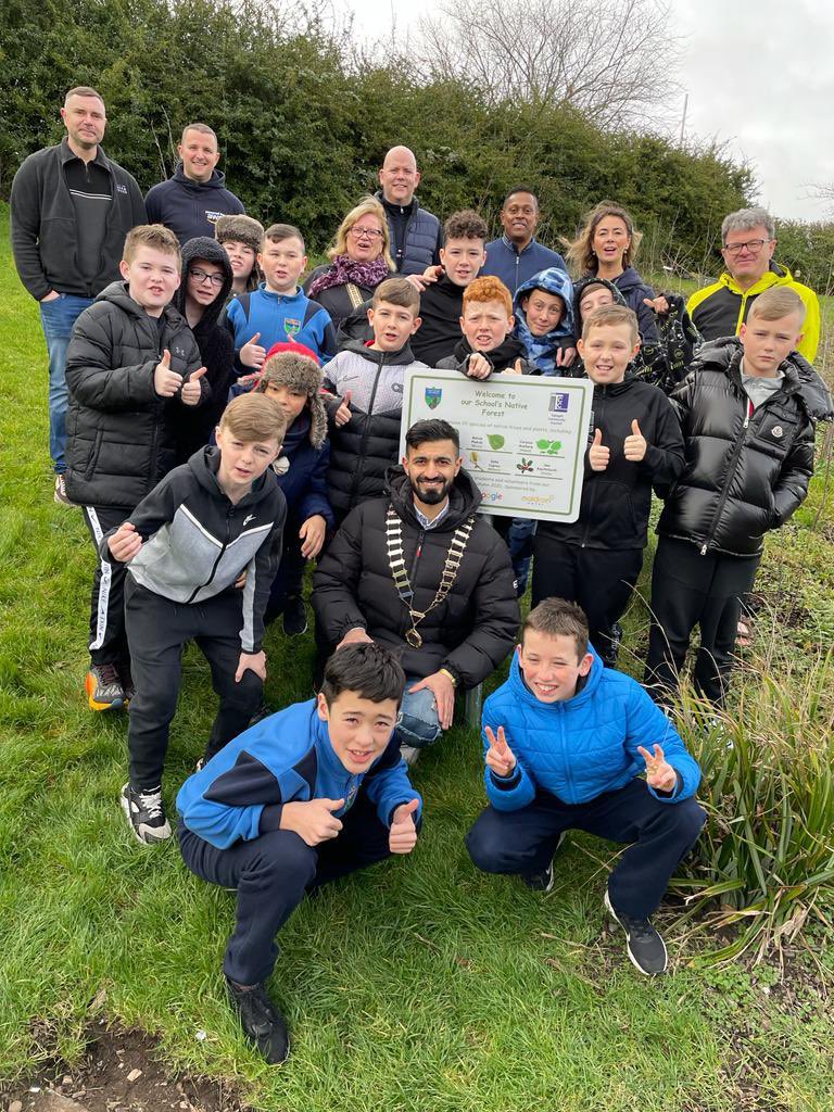TallaghtComCo's tweet image. A warm welcome to @ZakmoradiGAA and our friends in #AWSinCommunities and @Google from St Kevins Boys school in #Tallaght today. 12 months of growth in their school forest 🌳 and more to come 🎶🎶🌱 @GreenSchoolsIre @TidyTownsIre