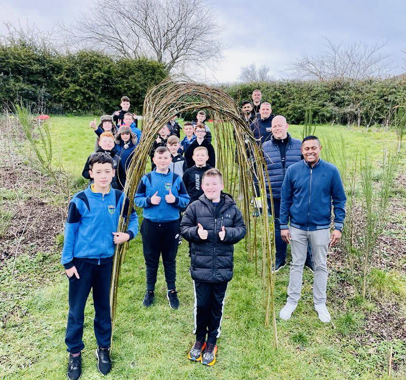 TallaghtComCo's tweet image. A warm welcome to @ZakmoradiGAA and our friends in #AWSinCommunities and @Google from St Kevins Boys school in #Tallaght today. 12 months of growth in their school forest 🌳 and more to come 🎶🎶🌱 @GreenSchoolsIre @TidyTownsIre