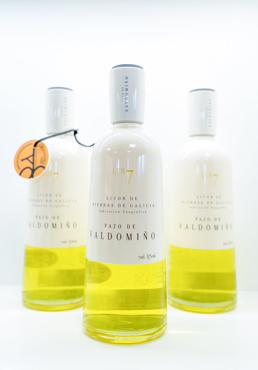 PAZODEVALDOMINO's tweet photo. 💛Los paladares más exigentes se decantan por nuestro Licor de hierbas de Galicia Pazo de Valdomiño, un producto exquisito elaborado bajo la Indicación Geográfica Orujo de Galicia.

Pote de oro en la última edición de las Catas de aguardientes y licores tradicionales de Galicia. https://t.co/asNr9Ko8hB