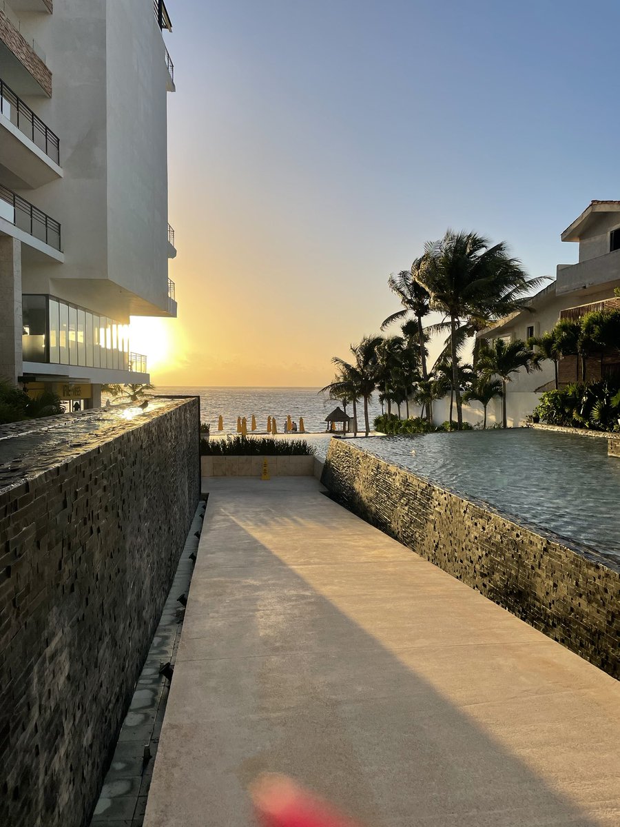 Calctronix's tweet photo. Bye paradise… https://t.co/SK7gVF3e20